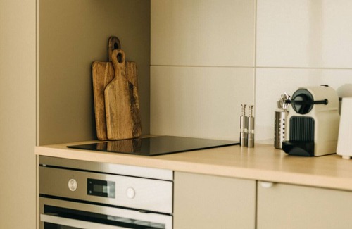 Friedrichstadt Apartment | Cozy Escape | Retro Charm | Bright Design