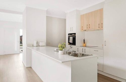 Darley House | Cozy Family Home in Darley w Everything You Need!