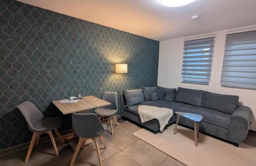 Azmannsdorf Apartment | Cozy Ferienwohnung Meet and Greet am Radfernweg