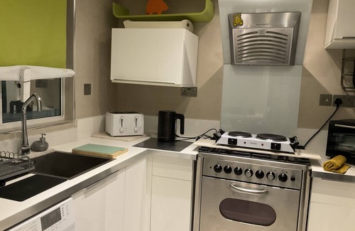 Chiswick Apartment | Cozy Flat In The Heart of Chiswick Central Location 4 min to Metro SEE OFFER NOW