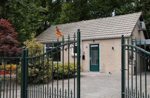 Luyksgestel Apartment | Cozy Forest Cabin, Fenced Garden, Peace & Privacy