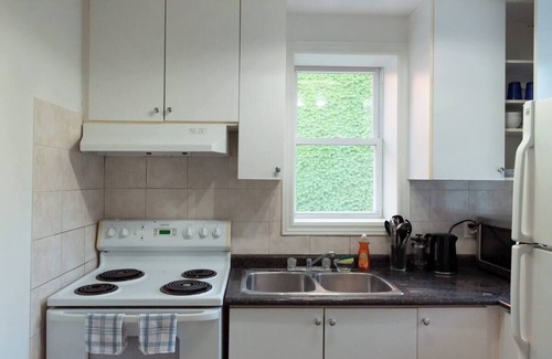 Chinatown House | Cozy Fully Furnished Home in the Heart of Downtown