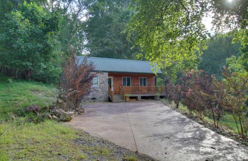 Goode House | Cozy Goode Cabin with Deck about 17 Mi to Lynchburg