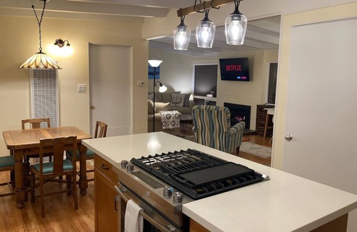 Eureka House | Cozy Hideaway and Hot Tub! Pet Friendly!