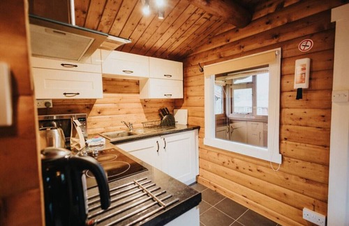 Bronaber Cabin | Cozy Hideway in Rural Mid Wales