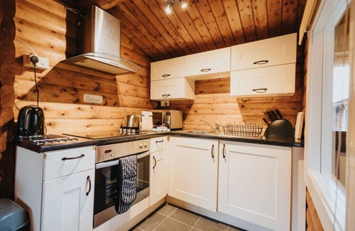Bronaber Cabin | Cozy Hideway in Rural Mid Wales