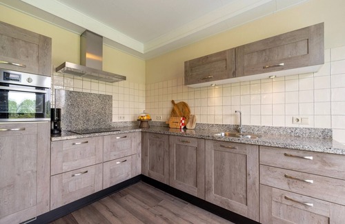 Nistelrode House | Cozy Holiday Home in Nistelrode with Garden