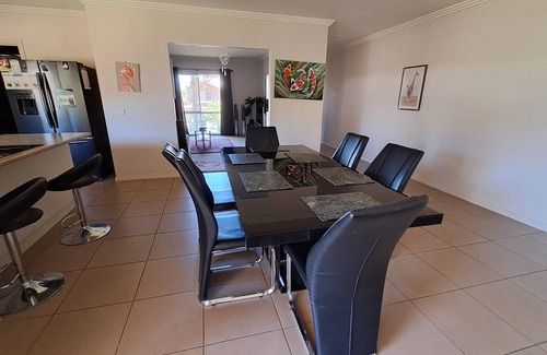 Mildura House | Cozy Holiday House 5 minute drive to City Centre