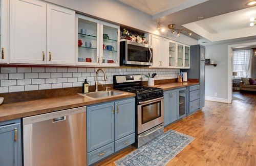 East Row Historic District House | Cozy Home in Central Newport.