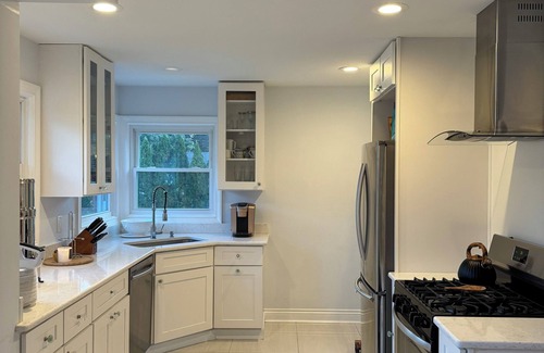 Dearborn House | Cozy home in Dearborn Hills-Pet Friendly-Near Downtown Dearborn and Hospitals