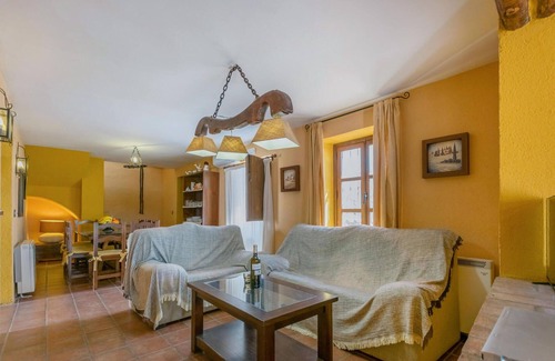 La Cardenchosa House | Cozy home in La Cardenchosa with WiFi