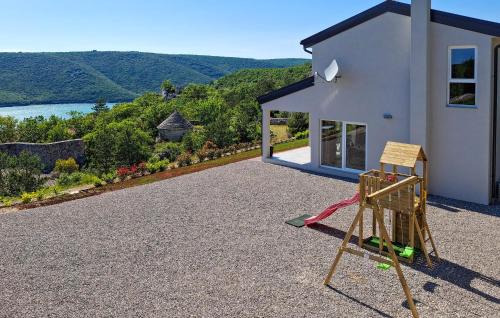 Trget House | Cozy Home In Labin With Wifi