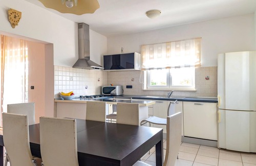 Stokovci House | Cozy home in Stokovci with WiFi