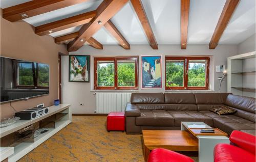 Sveti Vid Dobrinjski House | Cozy Home In Sveti Vid Dobrinjski With Sauna