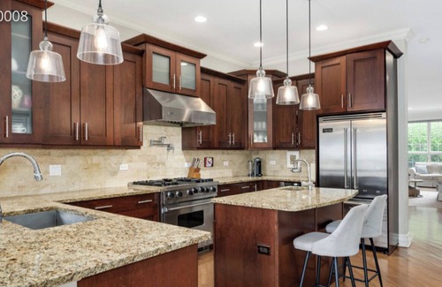 Palmer Square House | Cozy Home in the heart of Chicago W/Private Backyard & Games Room-Free parking.