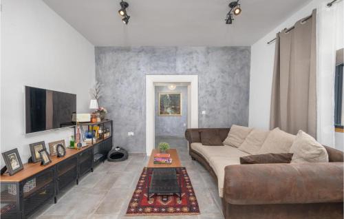 Tribalj House | Cozy Home In Tribalj With Kitchen