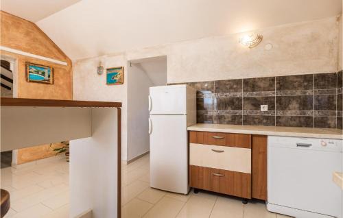 Kustici House | Cozy Home In Zubovici