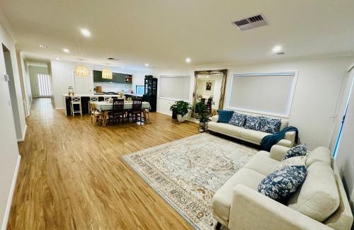 Delacombe House | Cozy Homez Ballarat - Home stay