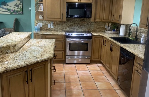 Port Orange House | Cozy house centrally located. 3mls to beach,7mls to speedway. Pet friendly