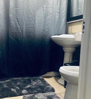 Greater Grand Crossing Apartment | Cozy in Hyde Park Greater Grand Crossing