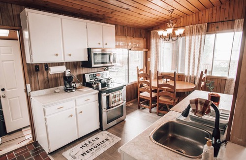 Parkland County Cottage | Cozy lake Cottage