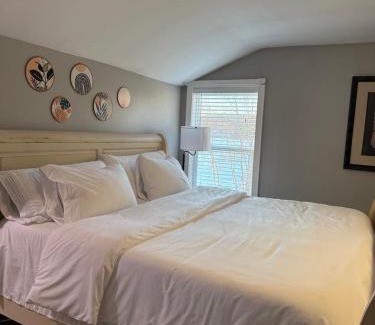 Nassau House | Cozy lake house