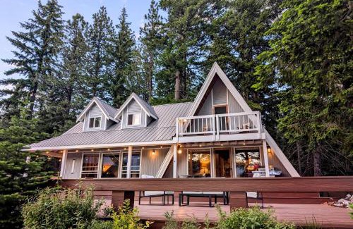 Cle Elum House | Cozy Lakefront Cabin