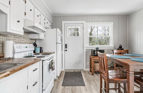 Leesburg House | Cozy lakefront home on Big Barbee Lake