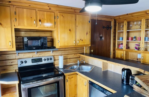 Stone Mills Cottage | Cozy lakeside cottage with breathtaking views & amazing fishing