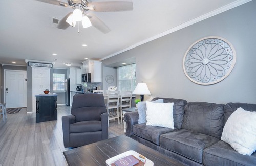 Indian Point Condo | Cozy Lakeview 2BR > No Stairs | 24’ Deck | SDC