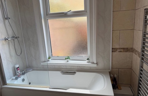 Oadby Apartment | Cozy Leicester Apartment Retreat