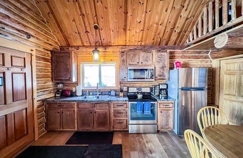 Whitefish Cabin | Cozy log cabin with fireplace and jacuzzi tub, close to skiing