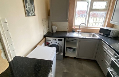 South Norwood Apartment | Cozy London Apartment Retreat