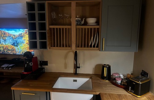 Cricklewood Apartment | Cozy London Studio Near City Center