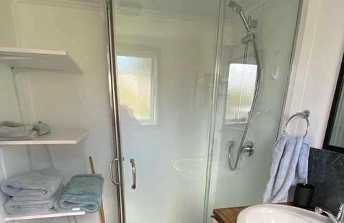 Ohaeawai Cabin | Cozy Mini Home Farm Retreat