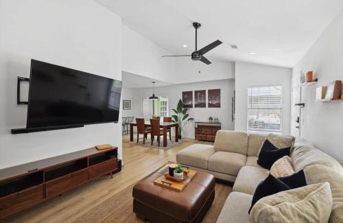 Old East Dallas House | Cozy & Modern Home in Heart of Dallas