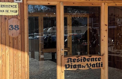 Pian De' Valli Apartment | Cozy Mountain Retreat in Pian De' Valli with Stunning Views