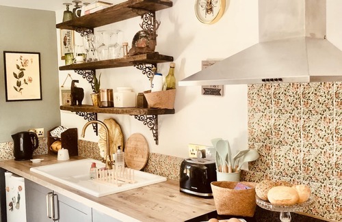 Ticehurst Cottage | Cozy Nature Retreat & Holistic Treatments