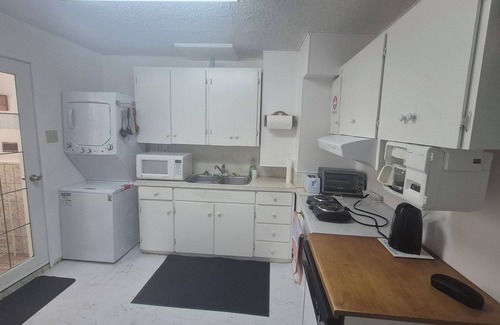 Terrace Bed & Breakfast | Cozy & Neat 1BR Suite– 5min Walk to Ksyen Reg Hosp | Ideal for Nurses & Visitors