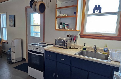 Heckmans Island Cabin | Cozy Ocean Front Cottage