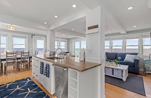 Camp Ellis Cottage | Cozy Oceanfront Mermaid Haven