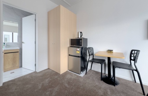 Papakura House | Cozy One-Bedroom Getaway in Takaninin