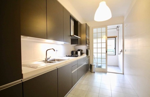 Lumiar Apartment | Cozy Orange Telheiras Apartment