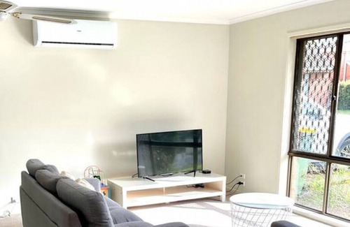 Belmont Apartment | Cozy park-side home close to city and beaches