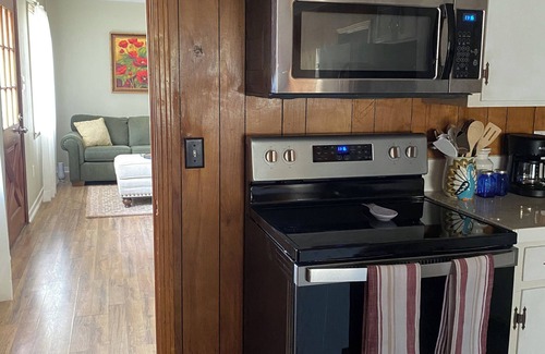 Jackson House | Cozy Peacock House in quiet neighborhood in Jackson