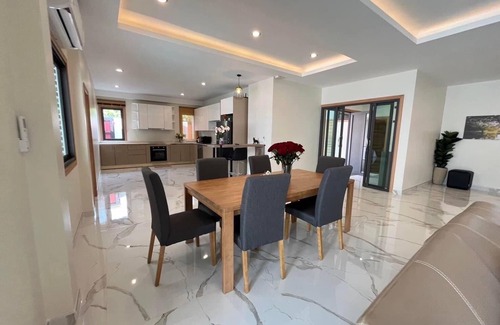 Chalong Villa | Cozy Pool Villa 3 Bedrooms