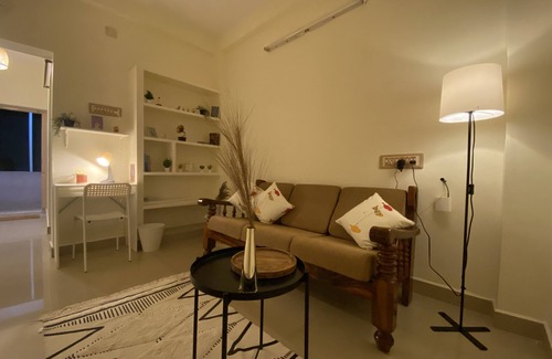 Manapakkam House | Cozy & Premium 1 BHK Homestay Near DLF & L&T