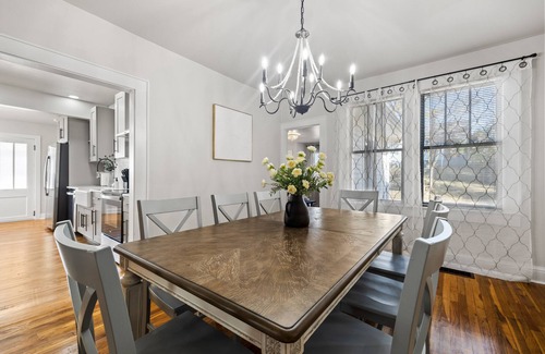 Knoxville House | Cozy *Private Home* 2Miles to UT/Neyland Stadium/Boiling Arena .