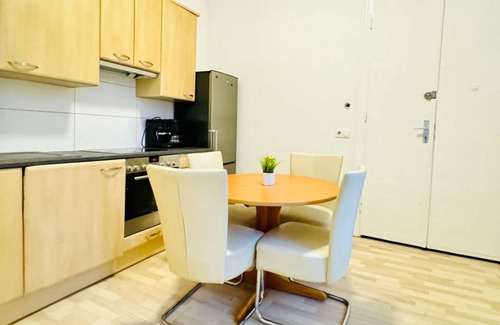 Floridsdorf Apartment | Cozy Private Room | Shared Flat Near FAC Platz