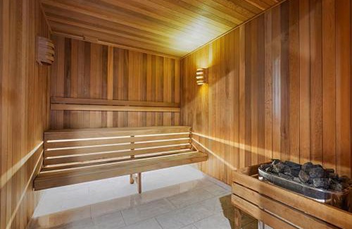 Box Hill Apartment | Cozy Retreat Central Box Hill the Place to Stay